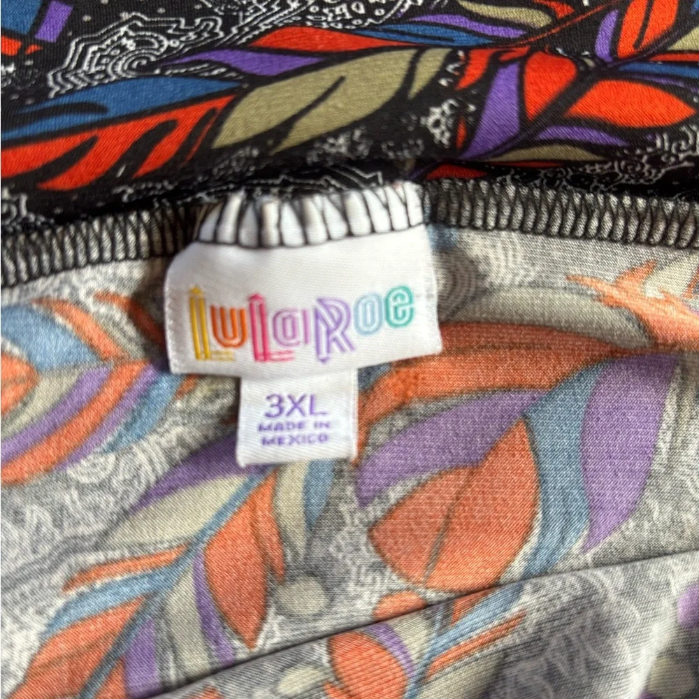 LuLaRoe Woman’s Size 3XL (24/26) Black White Red Abstract Long Maxi Skirt - Picture 4 of 5